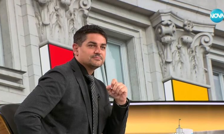 Радостин Василев: Всички в НС имат нужда от икони. Изкукуригали са тотално!