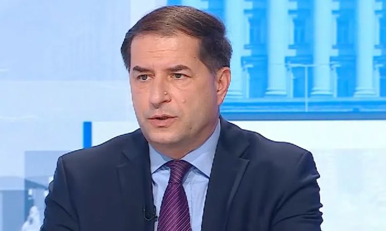 Борислав Цеков: В 12 без 1 секунда Радев е решил да връща часовника на историята назад