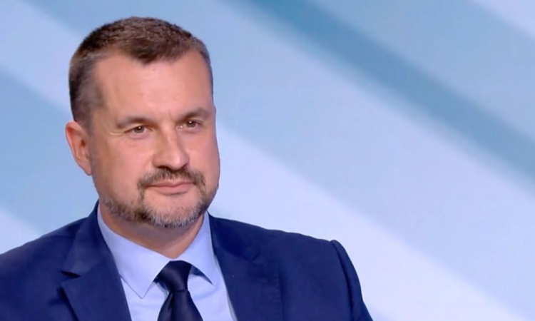 Калоян Методиев: Войната между Пеевски и Борисов започна
