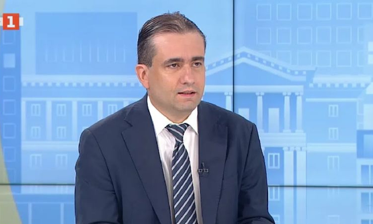 Божанов след инцидента със самолета на Фон дер Лайен: Правителството да събере необходимата информация и да я представи пред обществеността