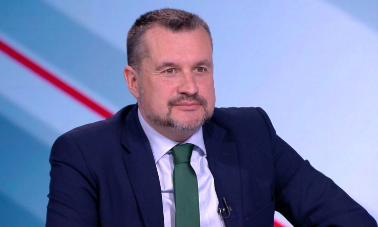 Калоян Методиев: Парламентът цяла седмица няма кворум заради воаяжи, а половин България е без вода!