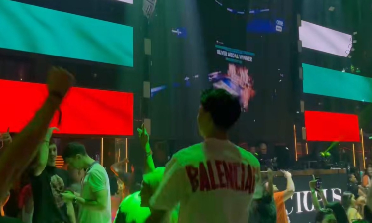 Луд купон за волейболните лъвове (ВИДЕО)
