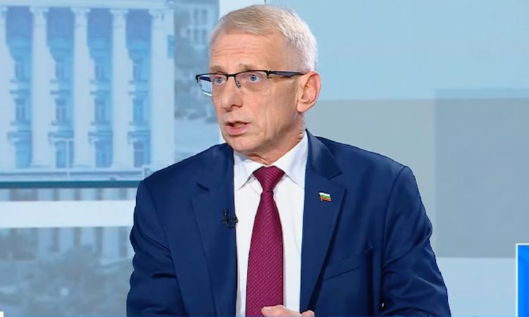 Акад. Николай Денков: Борисов иска да вкара повече Пеевски във властта