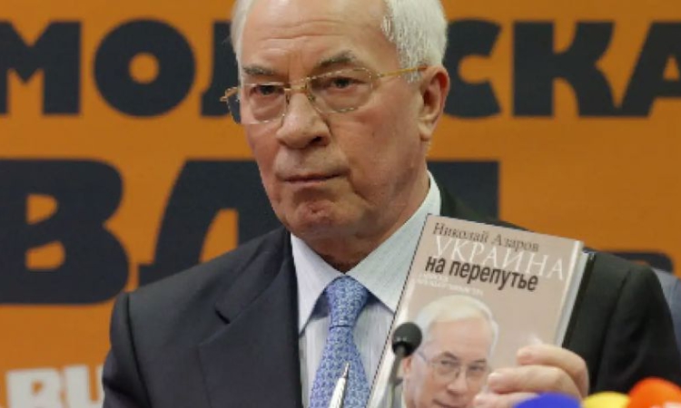Азаров: САЩ "обработват" депутати от Радата за край на войната при отстраняване на Зеленски