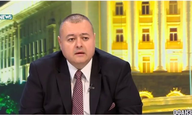 Свилен Трифонов: Спецов ще има функцията на „сламен човек“ в рафинерията