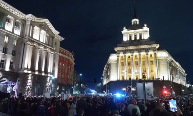 Недоволството срещу бюджета продължава, протести и днес