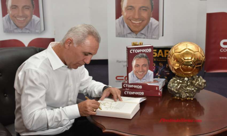 Стоичков с трогващо послание към Михайлов, Пенев и Хубчев