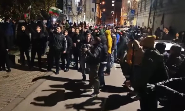 Радостин Василев: Оставка на правителството и отказ от еврозоната