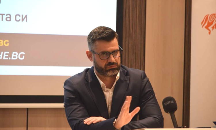 Кузман Илиев за протестите: Борисов е в неизгодна ситуация