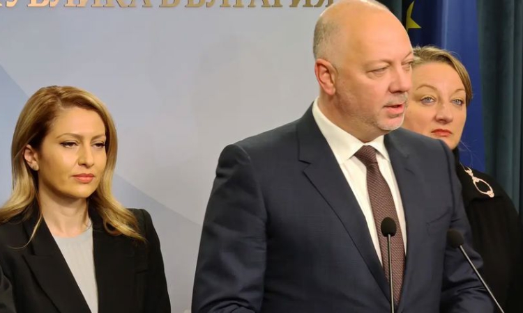 Световните агенции: Българското правителство подаде оставка след седмици на улични протести