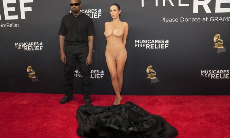 Бианка Ченсори обясни защо носи толкова разголени тоалети