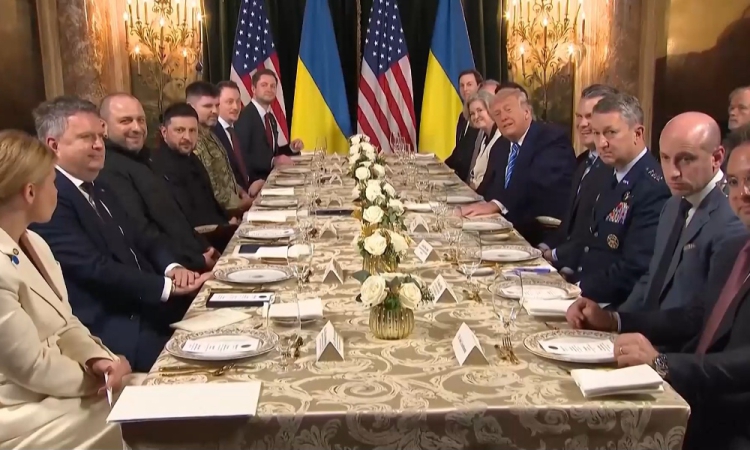 Тръмп: Искате ли да хапнете нещо?