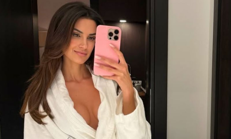 Журналистка разтърси мрежата с дръзки снимки