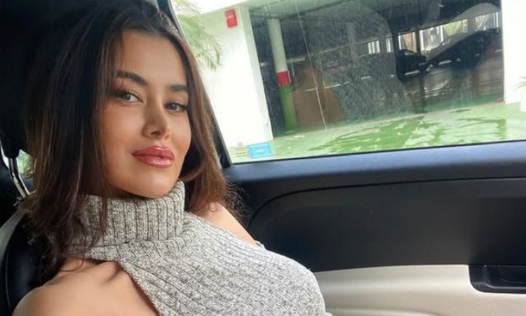 Ева забрави за сутиена и побърка мъжете в Инстаграм (СНИМКИ)