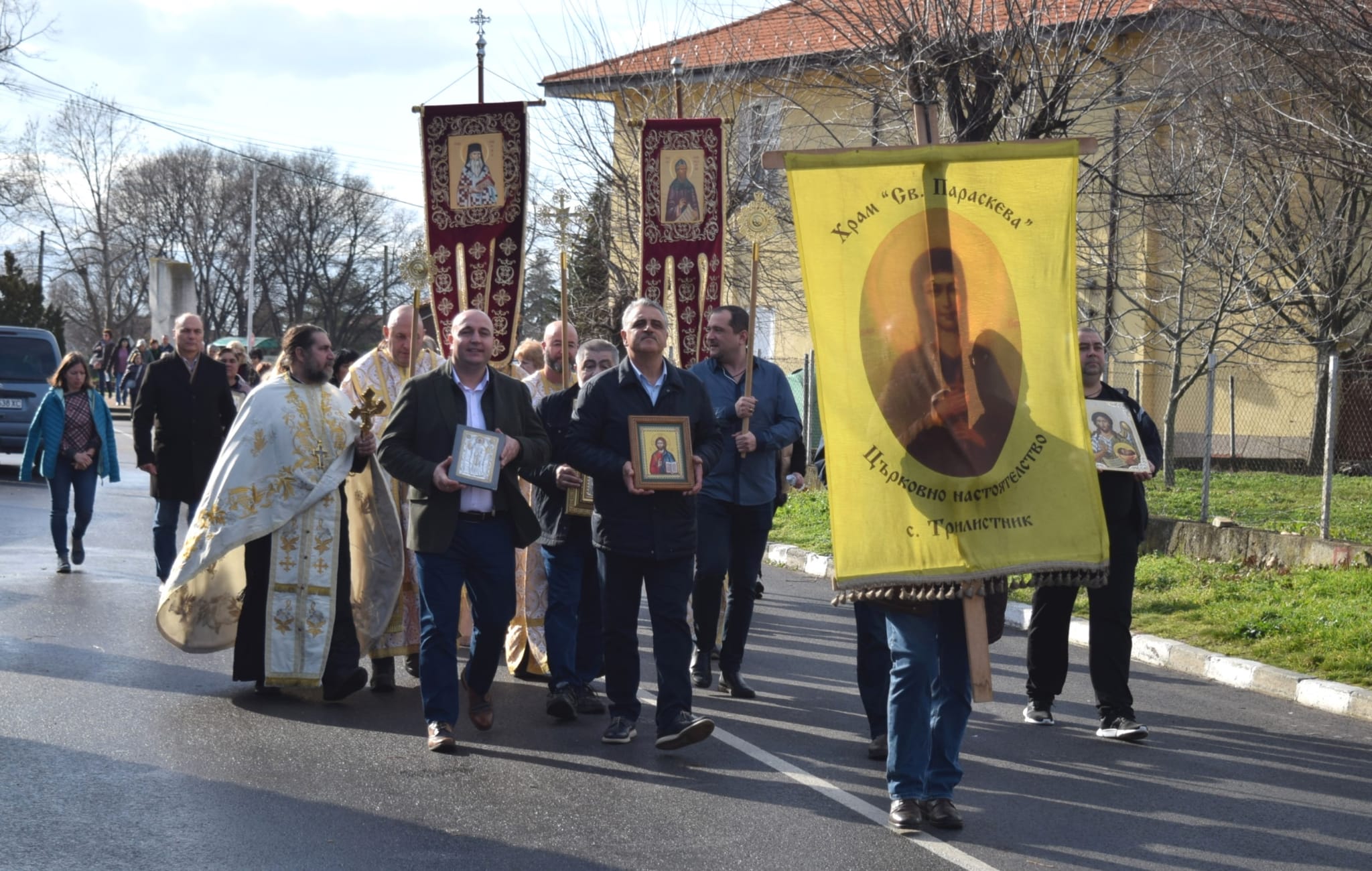 Десетки се хвърлиха за спасяване на Богоявленския кръст в реките на Община Марица