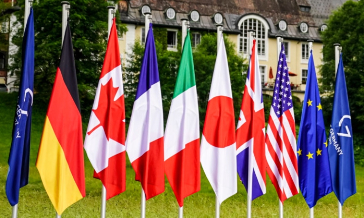 Франция отлага срещата на Г-7 заради кеч двубой в Белия дом за рождения ден на Тръмп