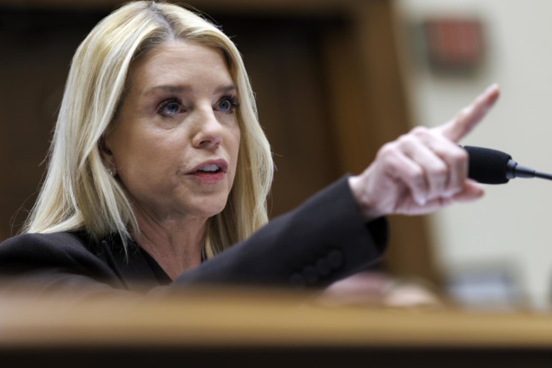 Главният прокурор е трън в очите на Тръмп, който обмисля да я уволни