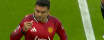 Манчестър Юнайтед се наложи трудно над Брентфорд на ''Олд Трафорд''