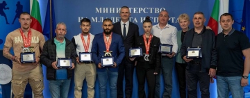 Министър Илиев награди медалистите от Европейското първенство по вдигане на тежести