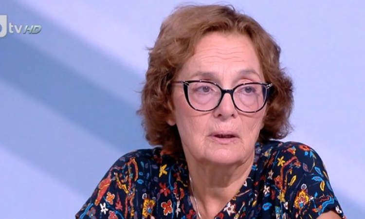 Проф. Румяна Коларова: Румен Радев обслужва руския патриарх