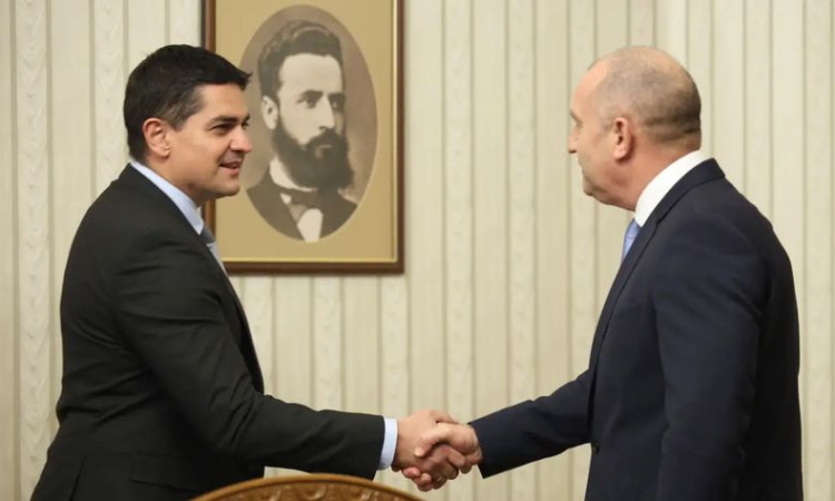 Радостин Василев пред Радев: Няма да подкрепим кабинет на Борисов