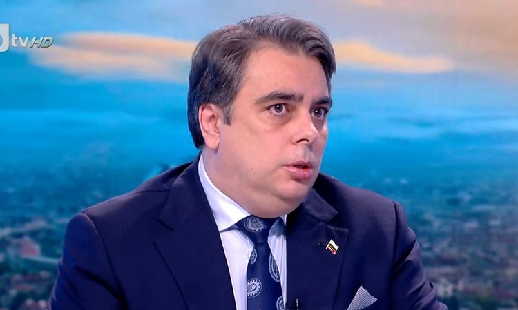 Асен Василев не се страхува да си даде имунитета, задържаният Ставрев му бил шофьор на заплата в ПП