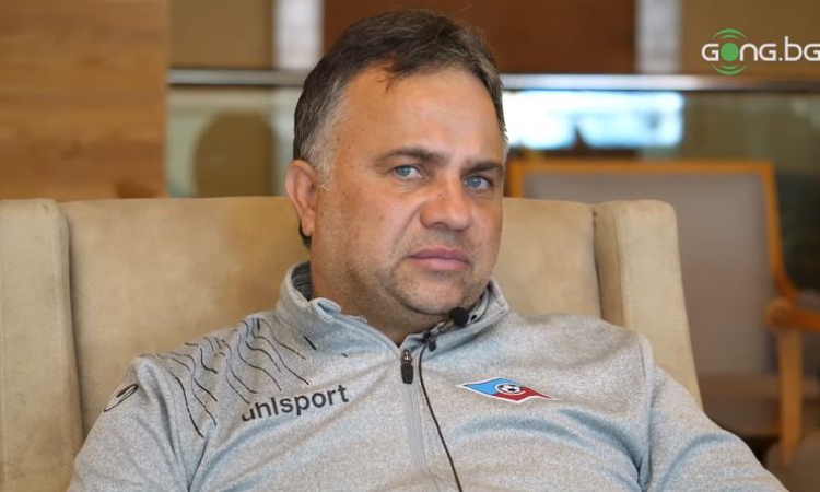 Николай Митов: Малко отбори са като нас, Левски сбърка с уволнението на Генчев