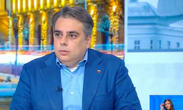 Асен Василев призова: Борисов да си признае, че се е хванал с Пеевски, за да ограбят държавата