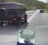 Скандал: Джипът на Наско Сираков фучи с бясна скорост в насрещното (ВИДЕО)