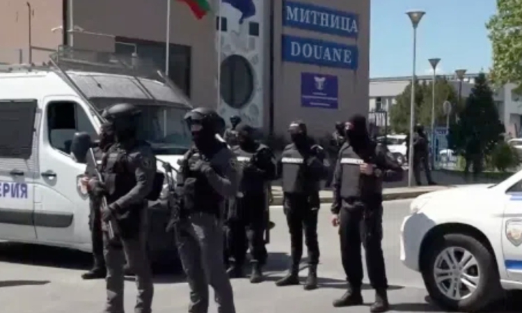 ДБ: Властта замаскира контрабандния канал с директора на митницата в Пловдив