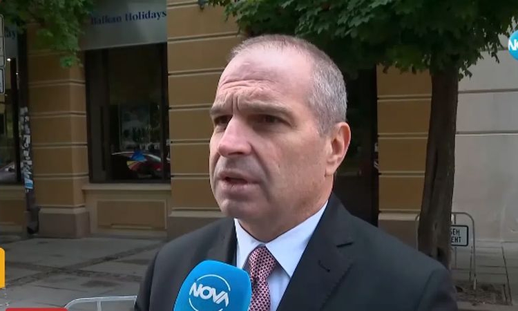 Министър Караджов с мерки за онлайн контрола на шофьорските курсове
