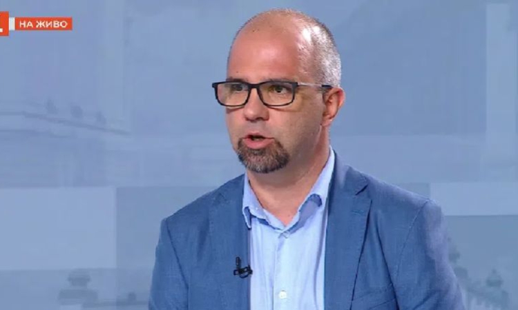 Първан Симеонов: Оставката на Петков може да го легендализира в очите на неговата общност
