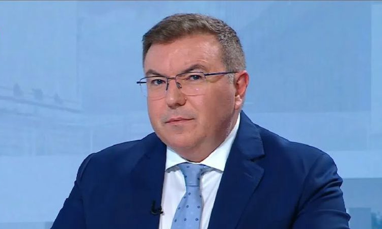 Костадин Ангелов: Няма кой да събори кабинета