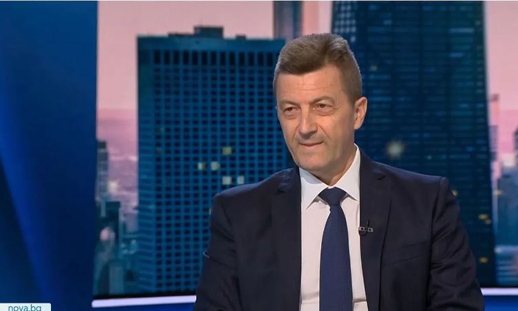 Петър Андронов: Еврозоната не е „Алиса в страната на чудесата“