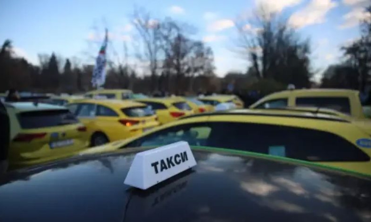 Апаратите в такситата ще показват цената в евро от 1 януари