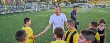 Тодор Неделев зарадва над 120 деца за старт на 4-ия сезон на Футболно училище Ботев
