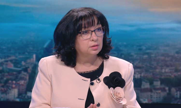 Петкова: Няма държава, която да е приела еврото и икономическият растеж да се е забавил