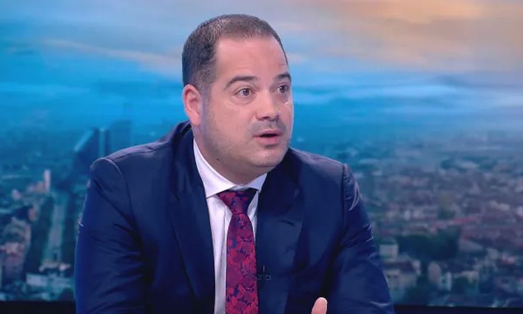 Калин Стоянов препоръча на &quot;Митко СМС-а&quot; да &quot;си наплиска лицето със студена вода и да изгледа видеото, което цяла Бълагрия е видяла&quot;
