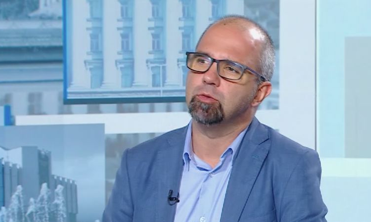 Първан Симеонов: Правителството зависи все повече от Пеевски и все по-малко от Борисов