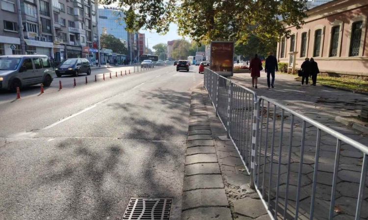 Монтираха нови преградни пана на ключови пътни артерии