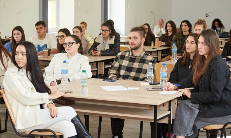  28 студенти от пет университета работят заедно за бъдещето на храната в Пловдив