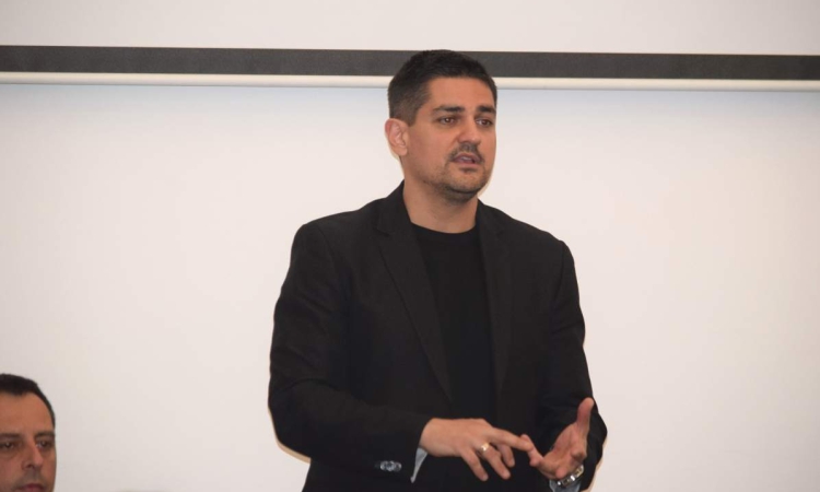 Радостин Василев: Ще приемат бюджета, ще влязат в еврозоната, и напролет – кой откъде е