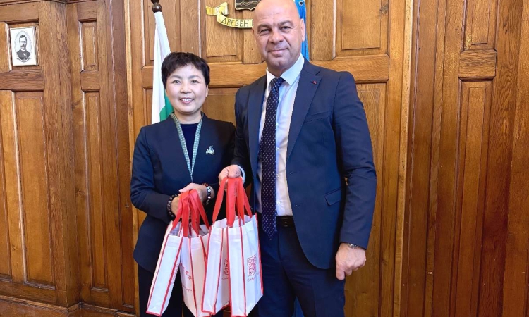 Кметът Костадин Димитров и посланикът на Китай обсъдиха възможности за икономическо и културно партньорство