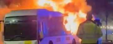 Изгоря aвтобус на феновете на Барселона при гостуването на Брюж след идиотска постъпка