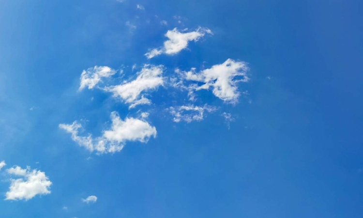 Предимно слънчево в петък 