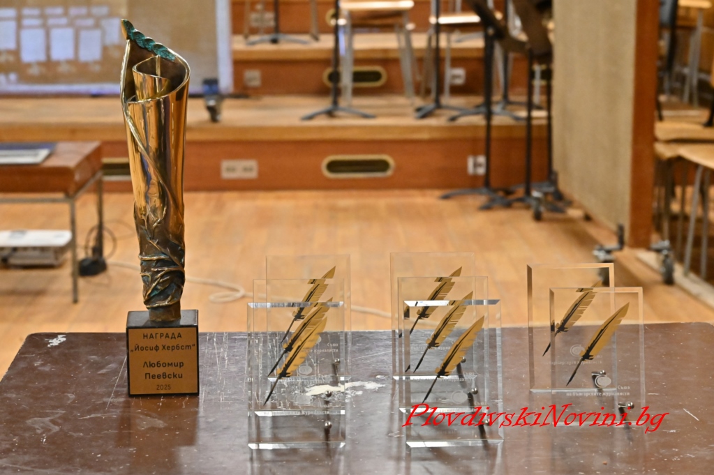 PlovdivskiNovini.bg и фотографът ни Любомир Аргиров бяха отличени за "Фотожурналистика" на годишните награди на Съюза на българските журналисти.