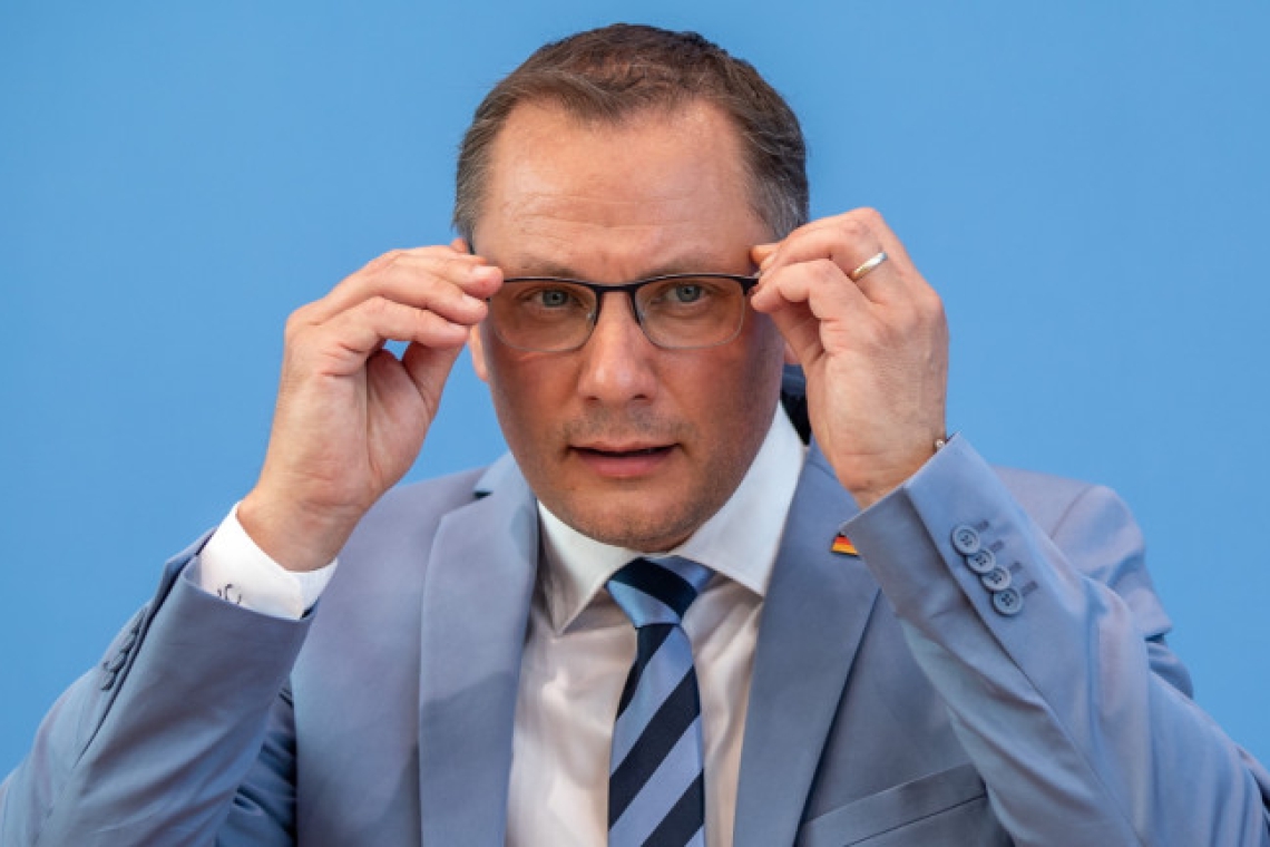 Лидер на АзГ: Полша е по-голяма заплаха от Русия