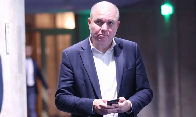 Владислав Панев за &quot;Лукойл&quot;: Бомбата е отложена с 6 месеца