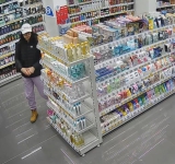 Полицията издирва млада жена за кражба от дрогерия