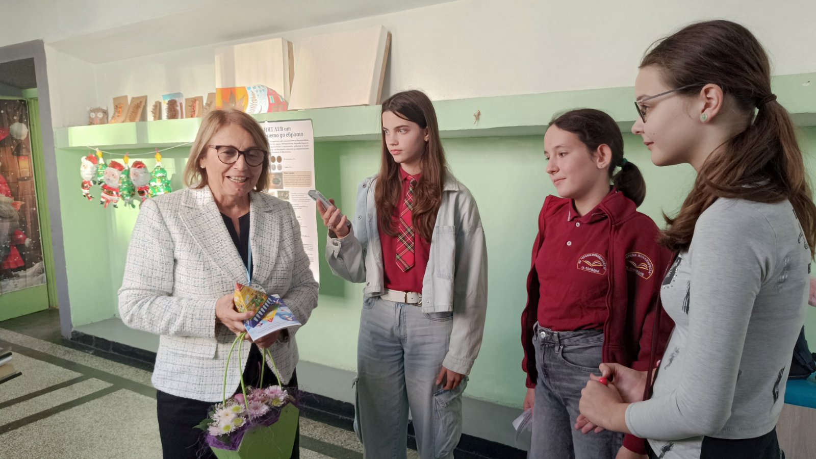 Проф. Янчева участва в урок по здравословно хранене в училище „Стоян Михайловски“